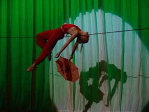 scenographe du spectacle de cloture, les artistes du cirque de p&eacute;kin.
