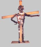 Dieu de la décharge pour des naufragé de l'olympe. Androide fait d'éléments de récupération